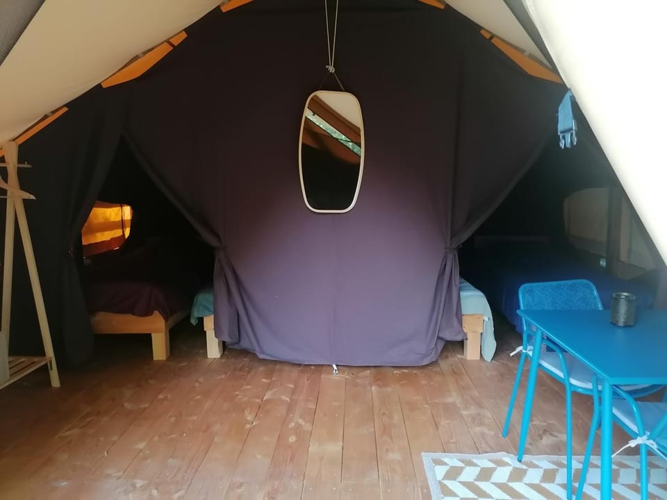 Lodge Crusoé aux Nuits Insolites d'Argoumbat Luxury tent in Occitanie