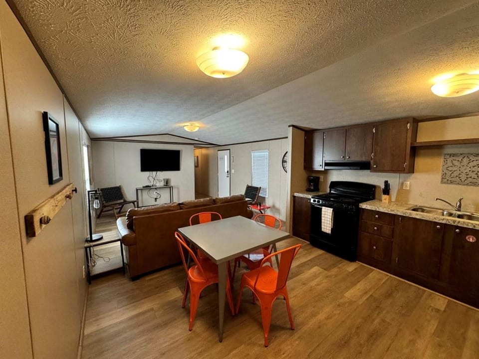Modern Cabin Incredible to Create New Memories in Utah Cabin in Moab