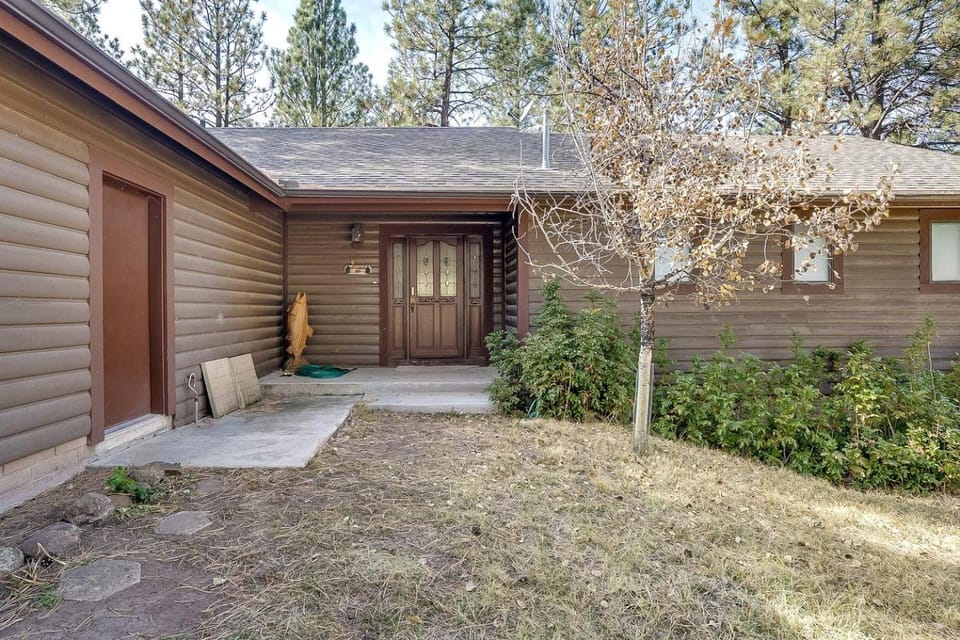 Gorgeous Cabin with Fireplace and Barbecue in Greer, Arizona Cabin in Arizona