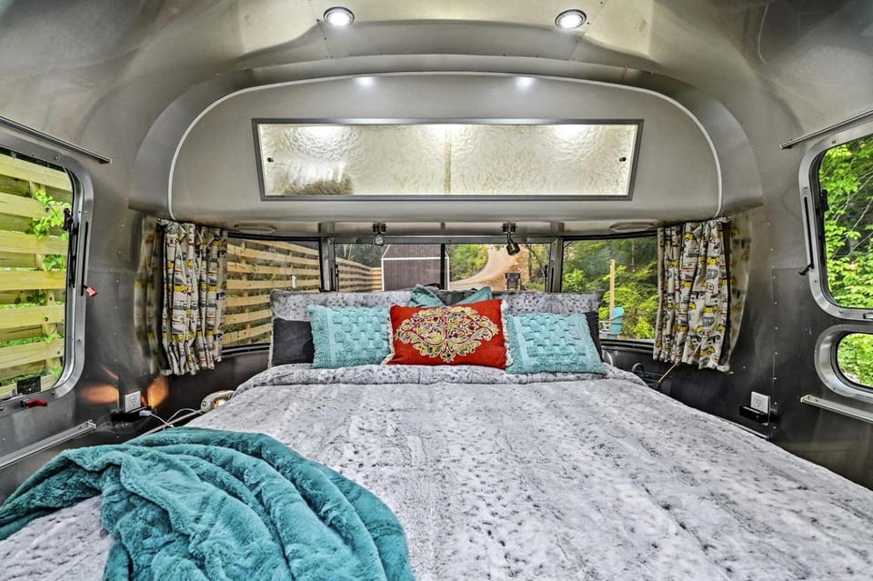 Remarkable Airstream Completely Equipped with Private Patio in Tennessee House in Sevierville