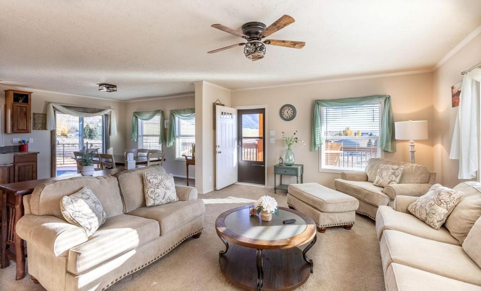 Gorgeous Secluded Villa with Hot-tub, Fire Pit and Games in Etna, Wyoming Villa in Wyoming