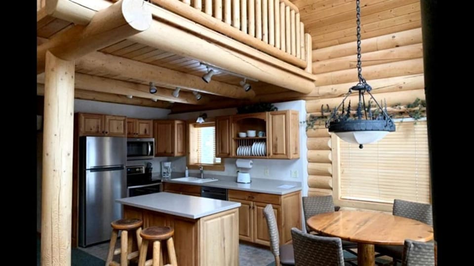 Outstanding Cabin with Hot-tub in Island Park, Idaho Cabin in Island Park