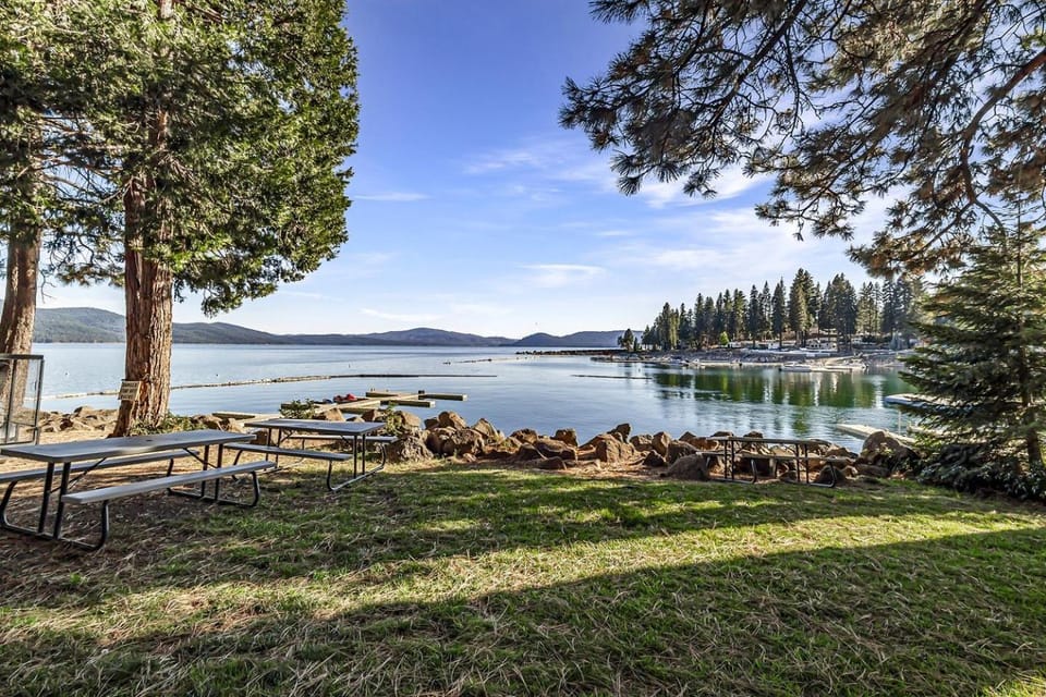 Gorgeous Secluded Cabin with Amazing Views in Lake Almanor, California Cabin in Lake Almanor