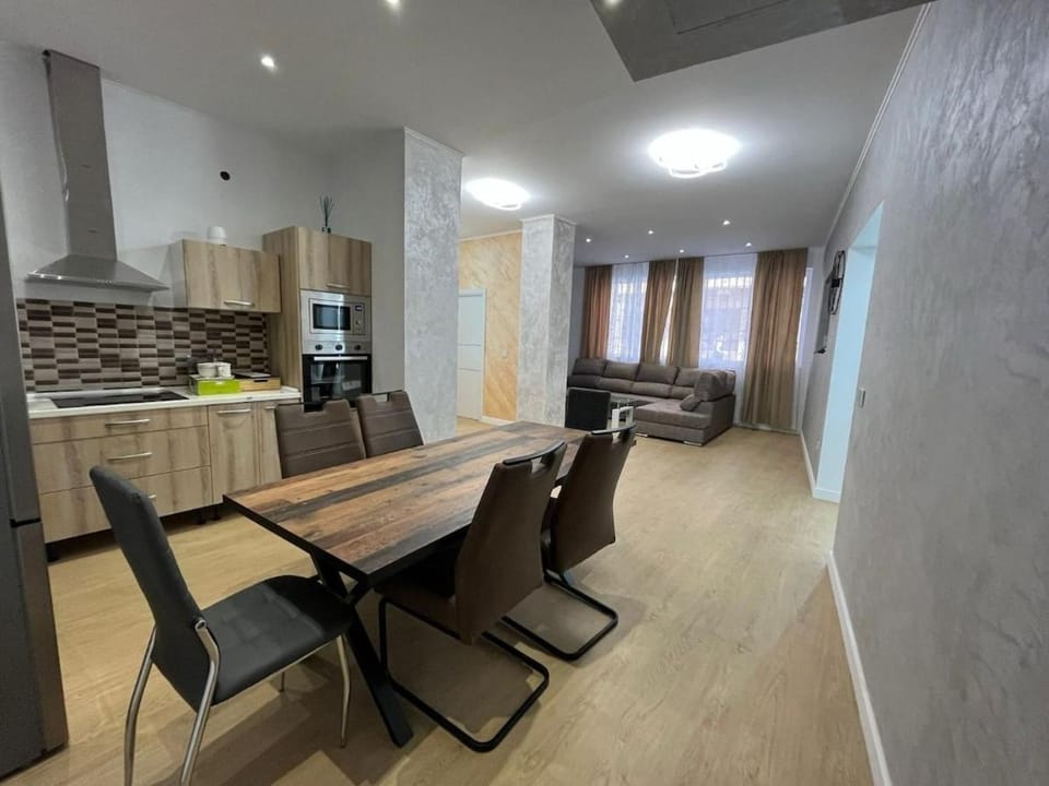 TV and multimedia, Kitchen or kitchenette, Living room, Seating area, Dining area, minibar, stove