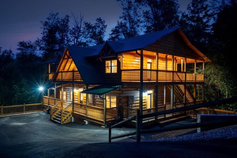 Gorgeous Cabin with Arcade Games, Pool and Endless Entertainment in Tennessee Cabin in Gatlinburg
