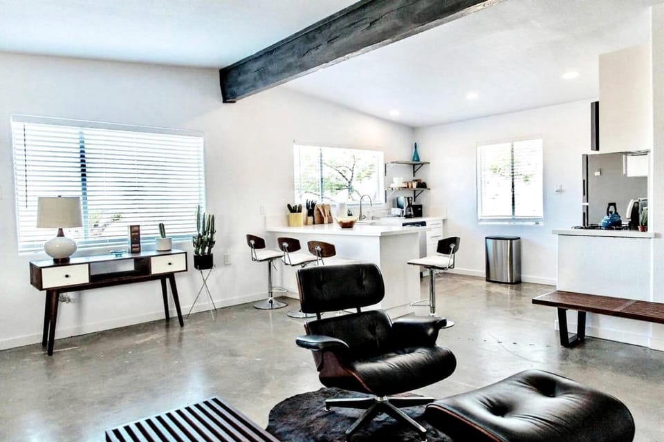 Yucca Valley Glampiing Spot with Hot-Tub and Full Amenities House in Southern California