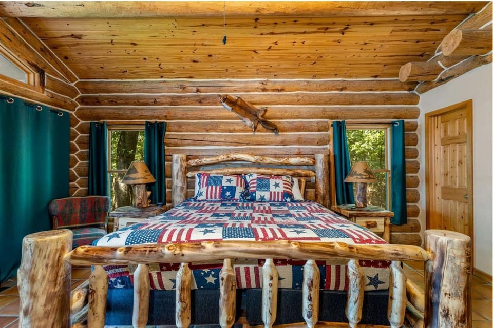 Waterfront Cabin with Barbecue in Langley, Oklahoma Cabin in Ozark Mountains