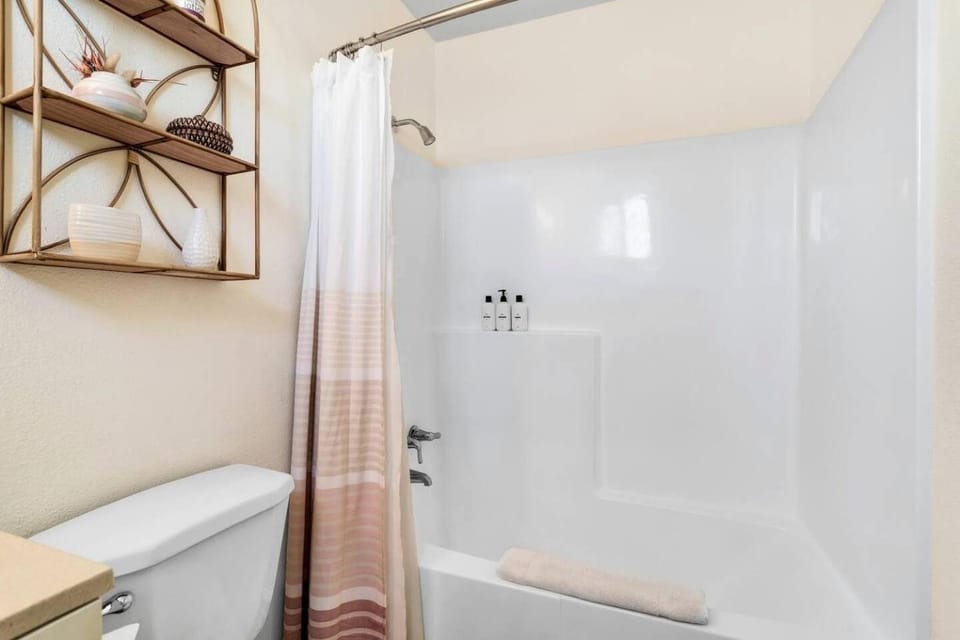 Yucca Valley Wonderland: Embark on a Unique Desert Adventure House in Yucca Valley