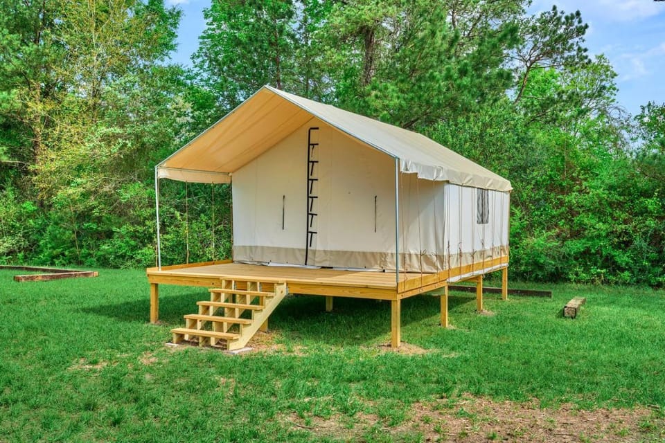 Gorgeous Safari Tent Perfect for an Eco Glamping Getaway in Coldspring, Texas House in Lake Livingston