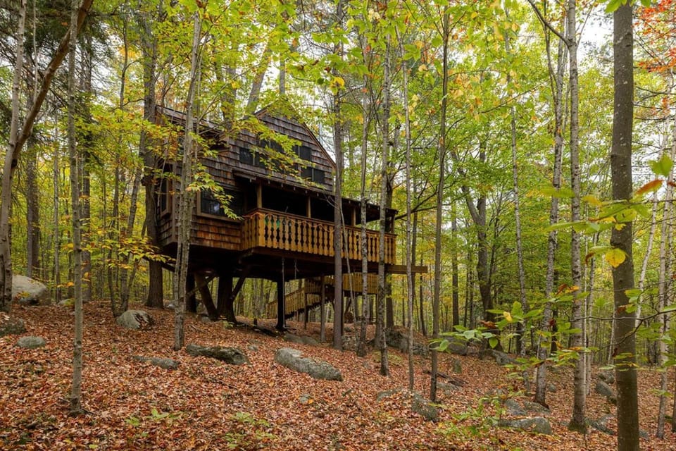 Tree House Rental Ideal for a Unique Getaway near Lake Sunapee in New Hampshire House in Lake Sunapee