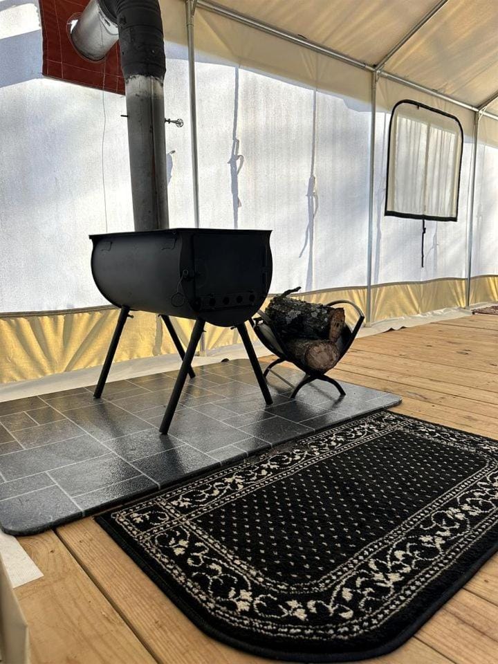 Glamping Getaway Ideal for Adventurous Families in Cassville, Missouri House in Roaring River Township