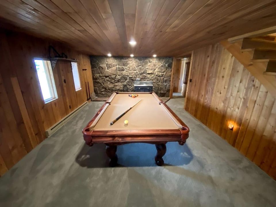 Remodeled Cabin with Pool Table and Hot-Tub in Wyoming Cabin in Wyoming