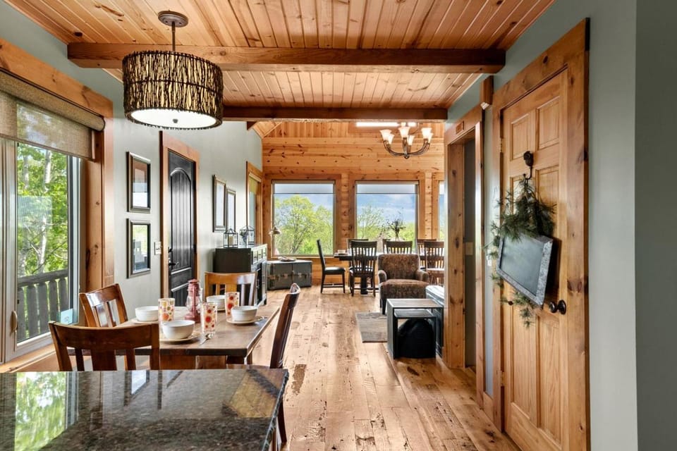 Gorgeous and Modern Cabin Rental with Lake Views near Omaha, Nebraska Cabin in Iowa