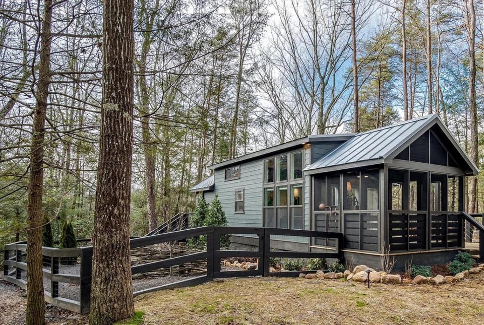 Charming Cabin with Stunning Sights in Monteagle, Tennessee Cabin in Monteagle