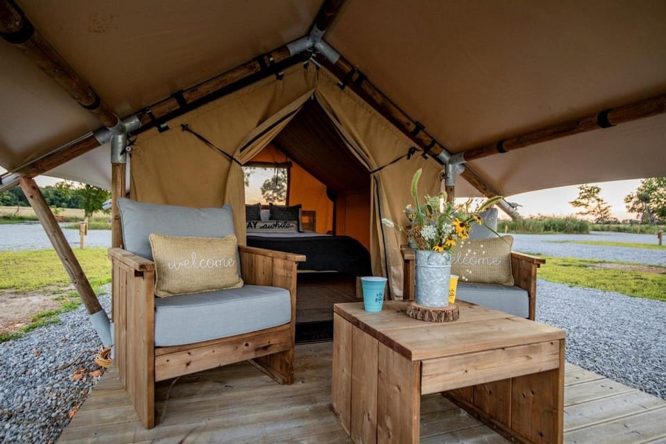 Outstanding Tented Cabin with Fire Pit in Cassville, Missouri Cabin in Roaring River Township