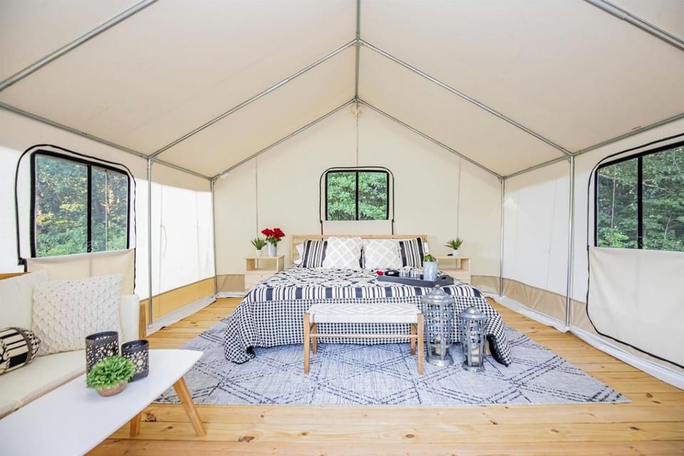 Summer Escape: Hike & Stargaze near Roaring River in Cassville, MO Luxury tent in Roaring River Township