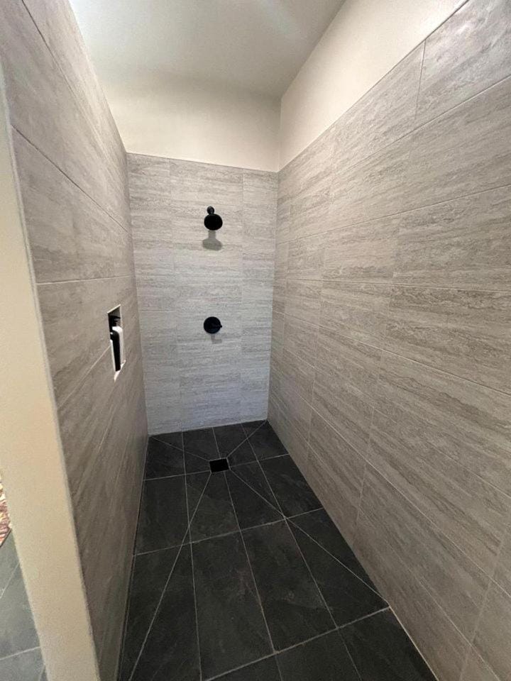 Stunning Rental with Hot-Tub, Theater Room and Great Landscape in Tennessee House in Pigeon Forge