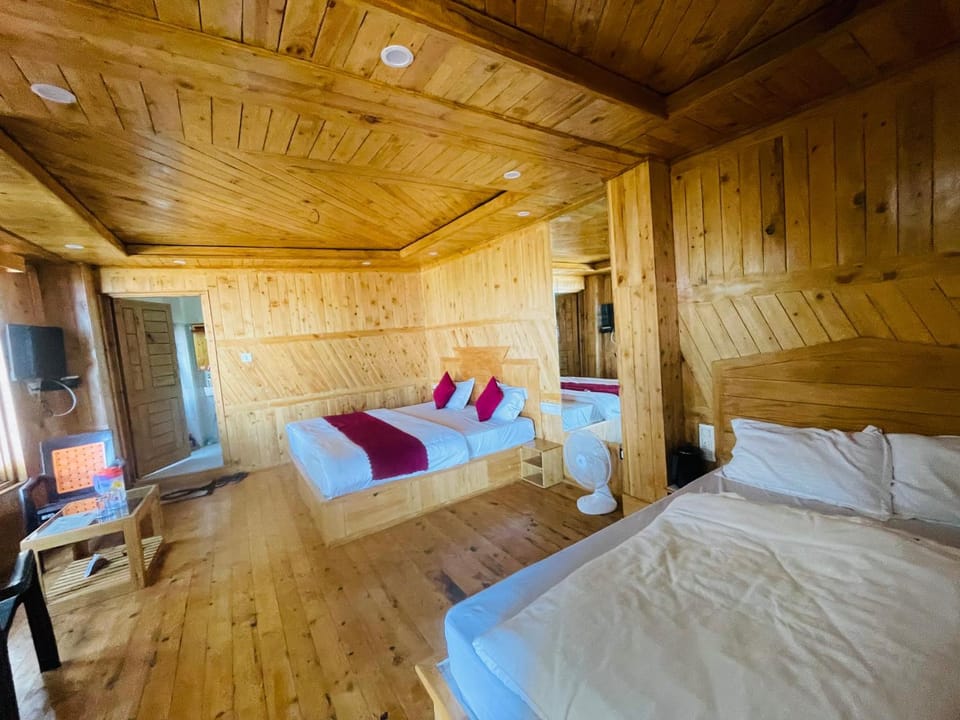 Outhouse Forestview Kalatop Dalhousie Hotel in Himachal Pradesh