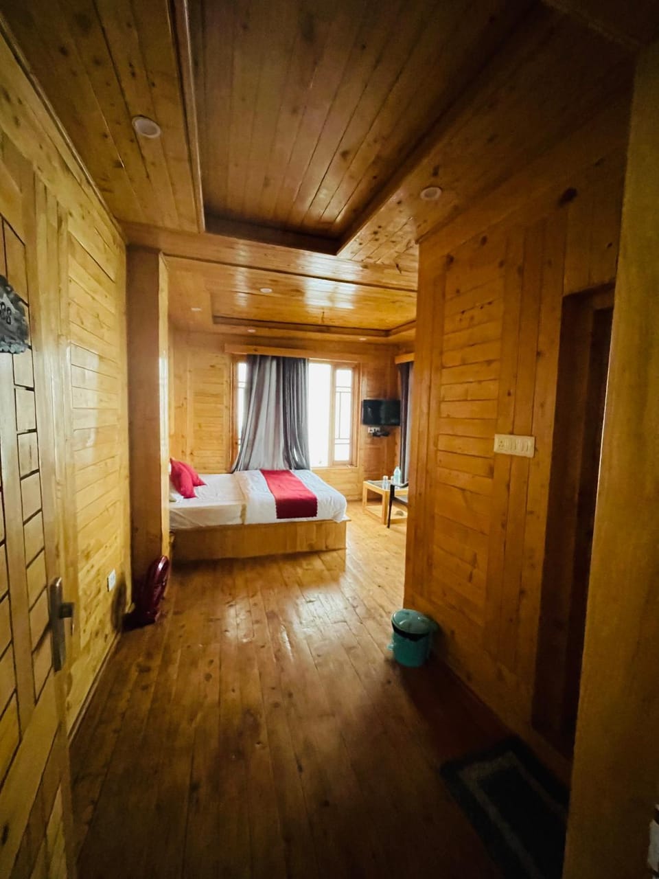 Outhouse Forestview Kalatop Dalhousie Hotel in Himachal Pradesh