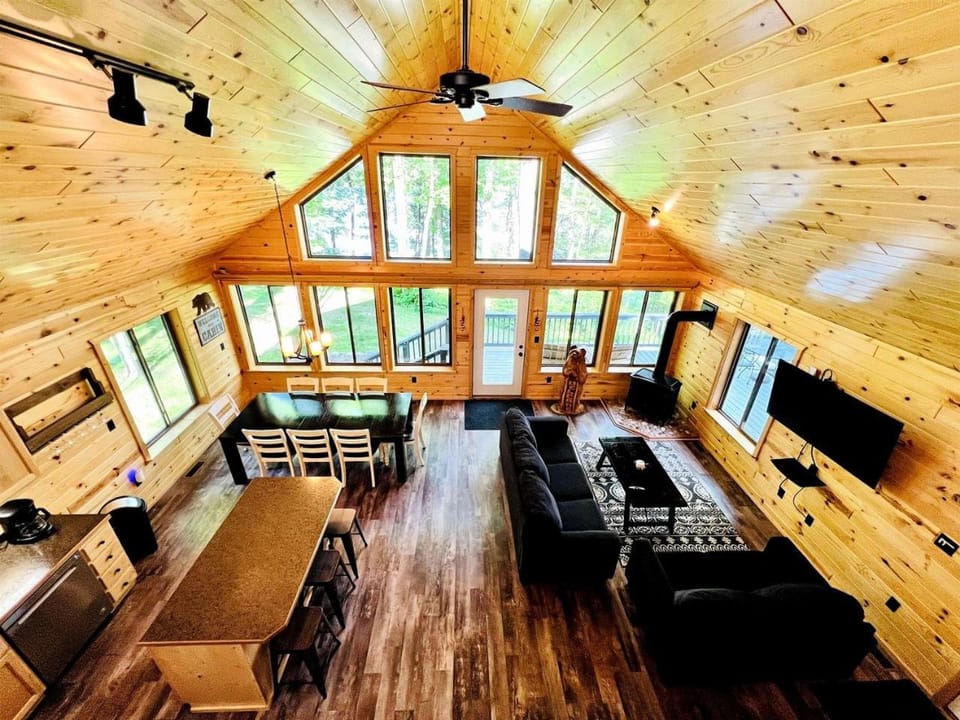 Pet-Friendly Lakeside Cabin Ideal for a Family Getaway in Wisconsin Cabin in Wisconsin
