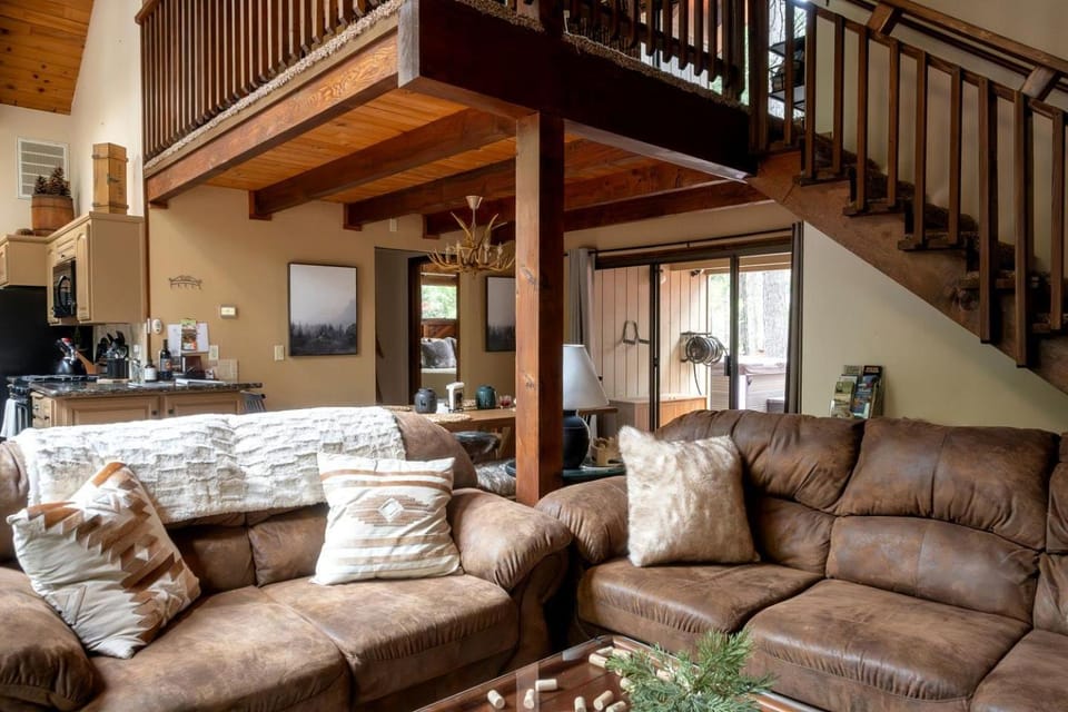Pinecone Cottage in Dorrington, CA House in Dorrington