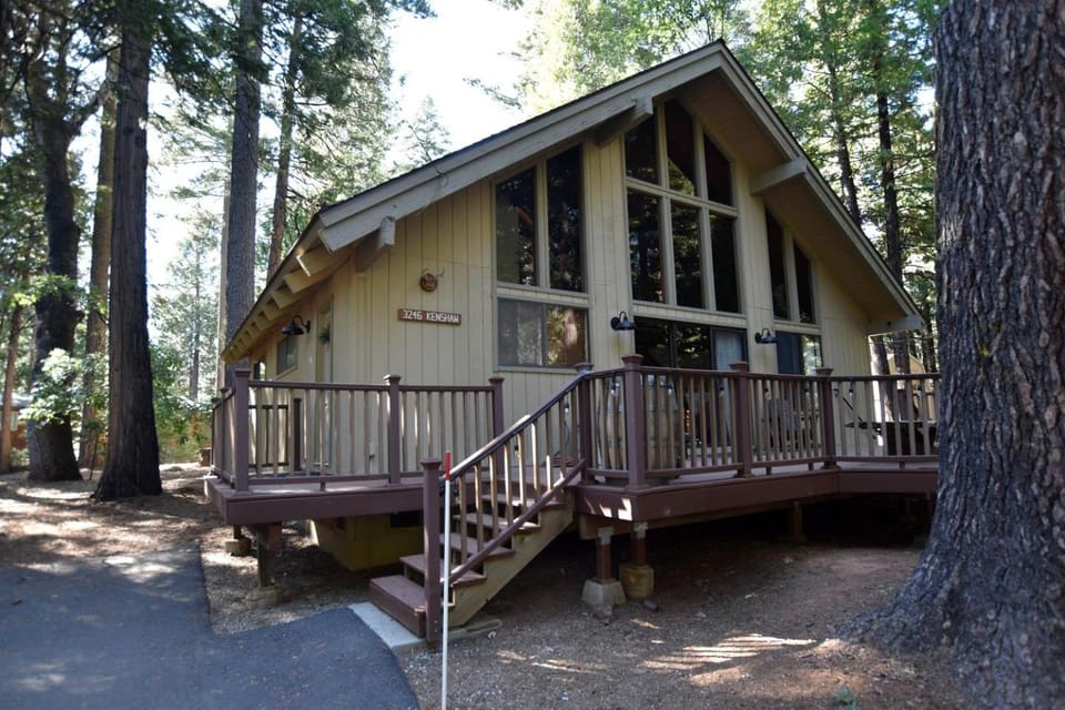 Pinecone Cottage in Dorrington, CA House in Dorrington