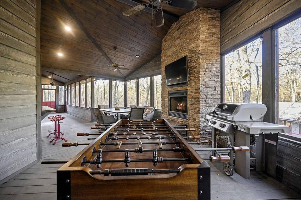 Stunning Cabin with Games Perfect for Families in Broken Bow, Oklahoma Cabin in Oklahoma