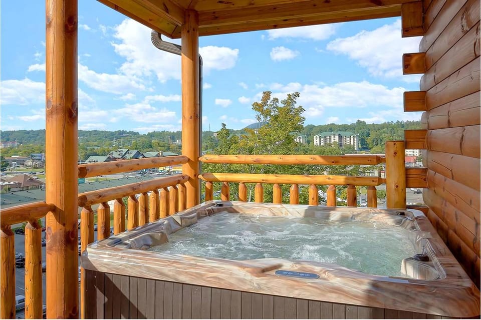Family Cabin with Indoor Pool, Hot-Tub and Pool Table in Tennessee Cabin in Pigeon Forge
