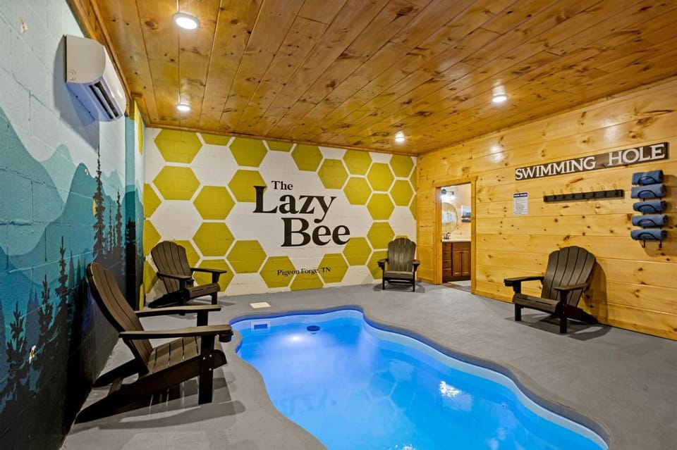 The Lazy Bee Log Cabin Retreat Sevierville, TN Cabin in Sevierville