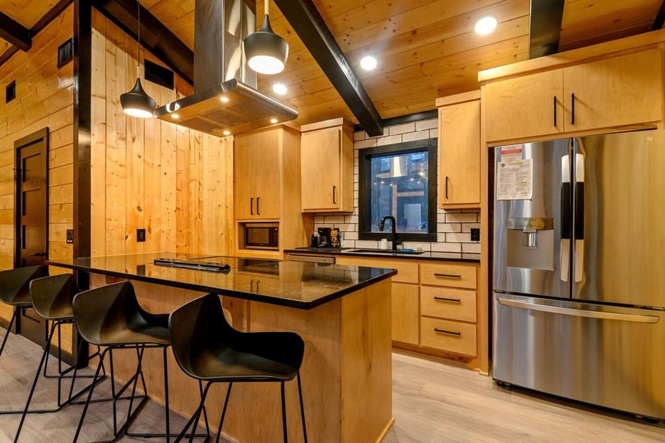 Two Gorgeous Cabins with Basketball Court in Broken Bow, Oklahoma Cabin in Broken Bow