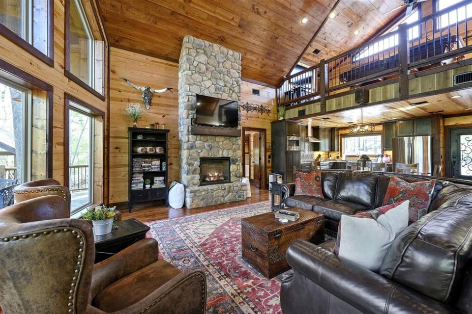 Creekside Cabin Perfect for Family Getaways in Broken Bow, Oklahoma Cabin in Broken Bow