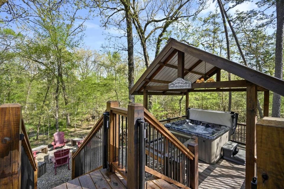 Creekside Cabin Perfect for Family Getaways in Broken Bow, Oklahoma Cabin in Broken Bow
