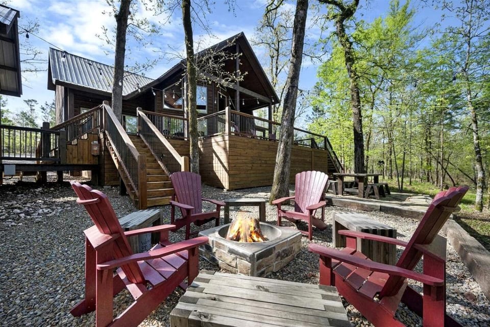 Creekside Cabin Perfect for Family Getaways in Broken Bow, Oklahoma Cabin in Broken Bow