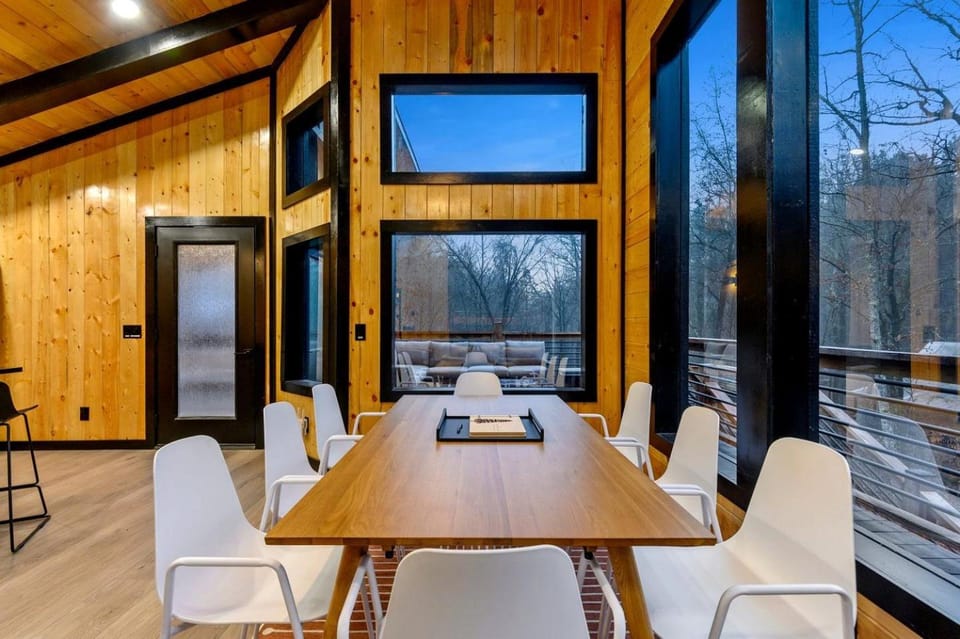 Spacious Modern Cabin with Basketball Court and Sauna in Broken Bow, Oklahoma Cabin in Broken Bow