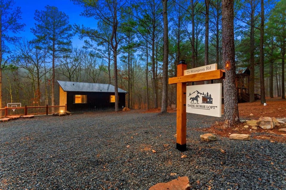 Garage Loft • King + Bunks • Budget Friendly near Beavers Bend National Park House in Broken Bow