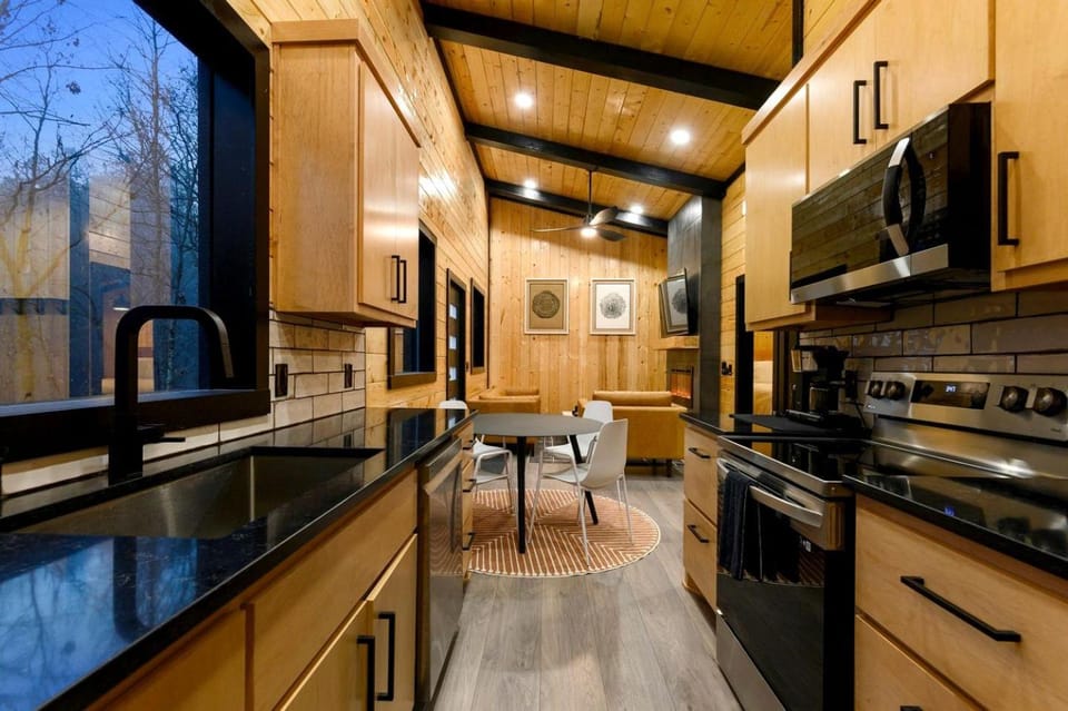 Garage Loft • King + Bunks • Budget Friendly near Beavers Bend National Park House in Broken Bow
