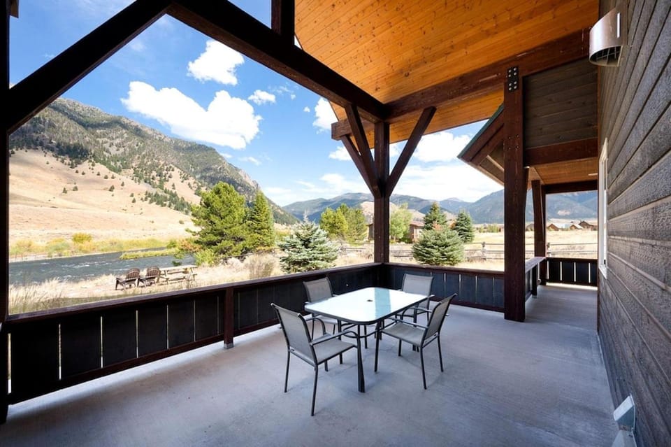 Remote Riverfront Cabin with Porch and Amazing Views in Montana Cabin in Idaho