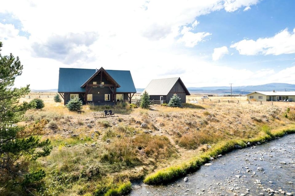 Remote Riverfront Cabin with Porch and Amazing Views in Montana Cabin in Idaho