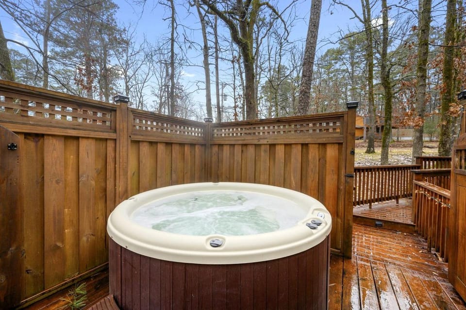 Gorgeous Spacious Log Cabin with Hot Tub Surrounded by Trees and Close to Broken Bow Lake in Hochatown, Oklahoma Cabin in Oklahoma