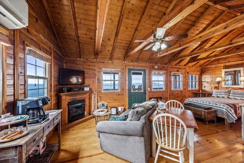 Impressive Wooden Rustic Cabin with Fireplace in Mentone, Alabama Cabin in Alabama