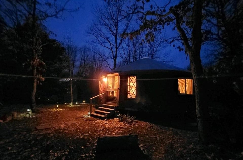 Luxurious Modern Yurt with Stargazing Dome near Pere Marquette River – Baldwin, Michigan Luxury tent in Michigan