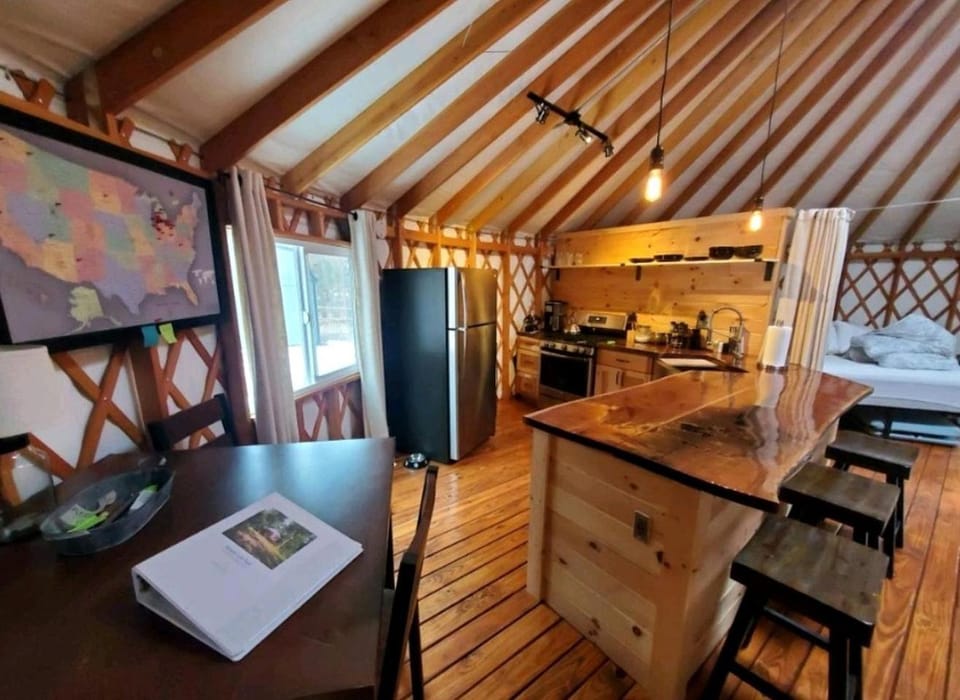 Luxurious Modern Yurt with Stargazing Dome near Pere Marquette River – Baldwin, Michigan Luxury tent in Michigan