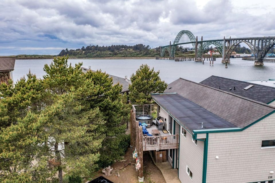 Amazing Beachfront Villa in Newport, Oregon Villa in Newport