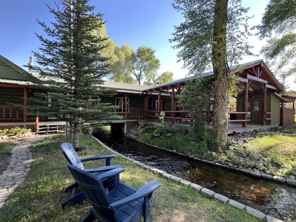 Beautiful Cabin Comfortable for Groups in Riverside, Wyoming Cabin in Wyoming