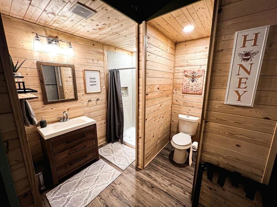 Gorgeous Secluded Dome with Hot-tub in Broken Bow, Oklahoma Luxury tent in Broken Bow