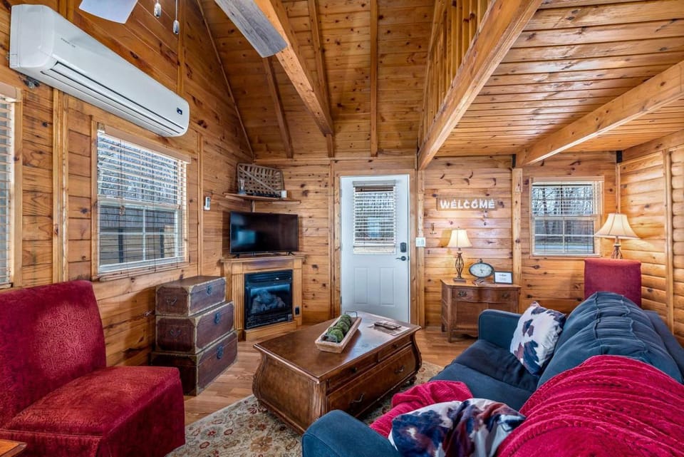 Magnific Secluded Cabin with Hot-tub in Mentone, Alabama Cabin in Alabama