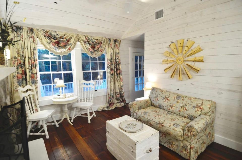 Secluded, Quiet 1B/1B Luxury Private Farm Stay in Fischer, TX House in Canyon Lake