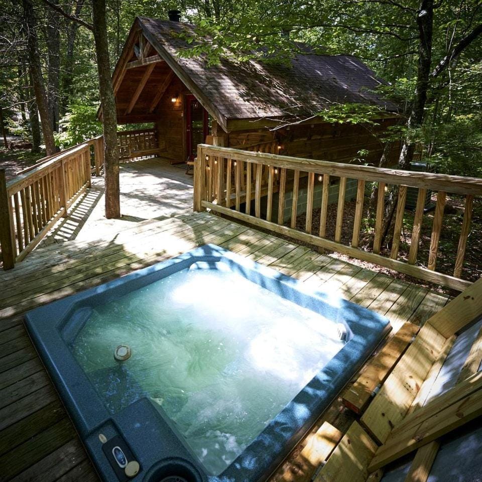 Stunning Wooden Cottage with Hot-tub in Sevierville, Tennessee House in Sevier County