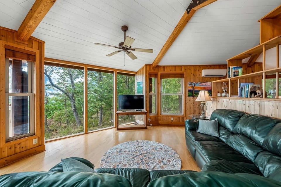 Stunning Secluded Cabin with Fantastic Forest Views in Mentone, Alabama Cabin in Alabama