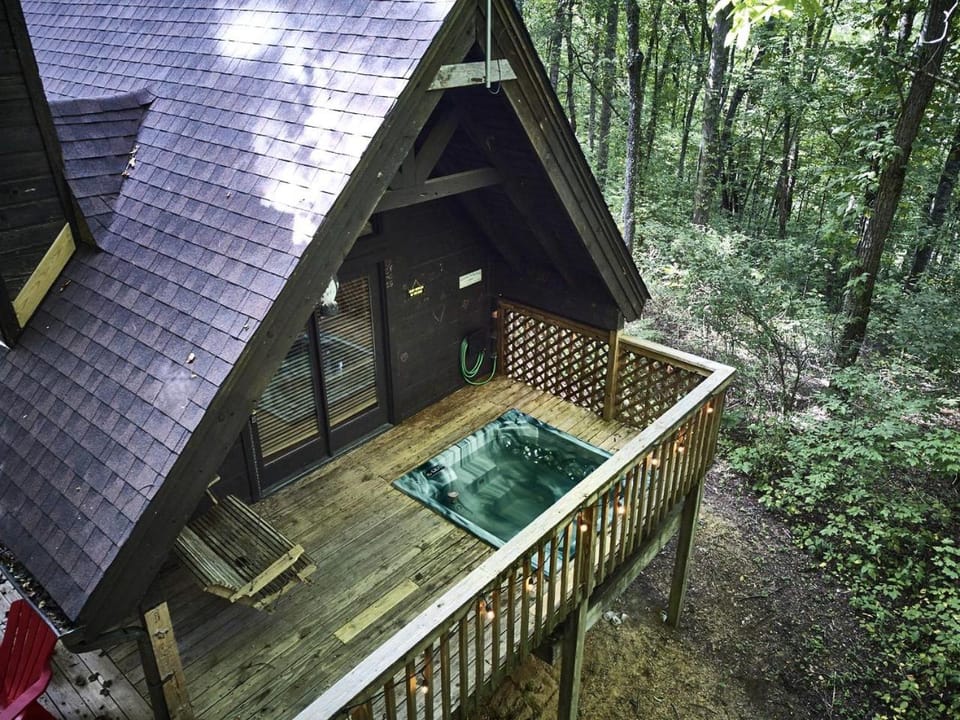 Rustic Secluded Cottage with Hot-tub in Sevierville, Tennessee House in Sevier County